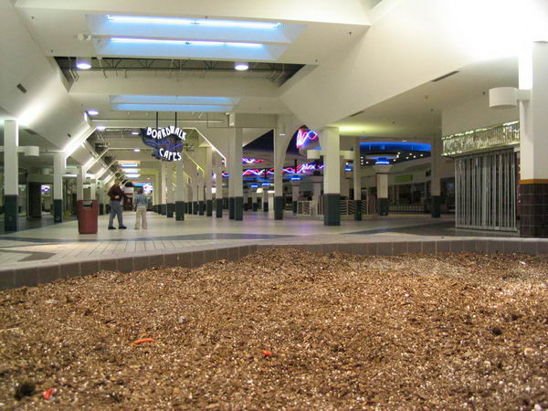Wonderland Mall (Wonderland Shopping Center) - 2004 Photo (newer photo)